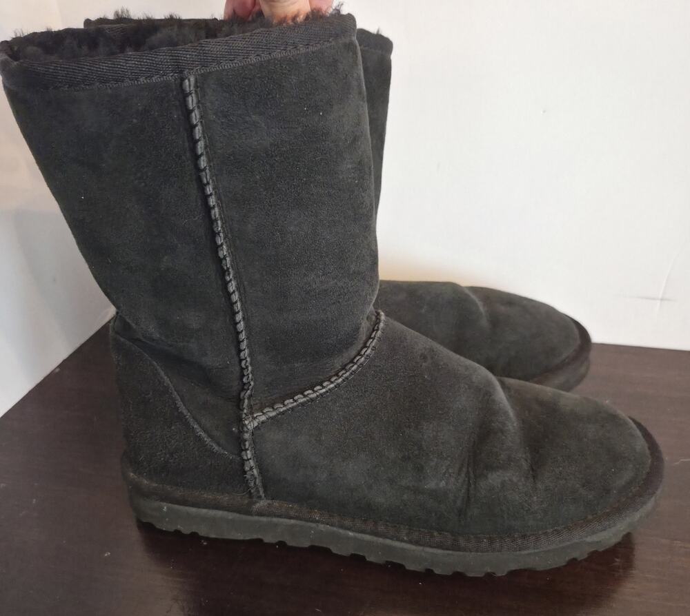UGG Australia Womens Sheepskin Boots Classic Short 5825 Size 9 Black Clean Cozy